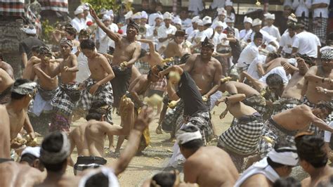 Perang Ketupat Ketupat War Bali Go Live