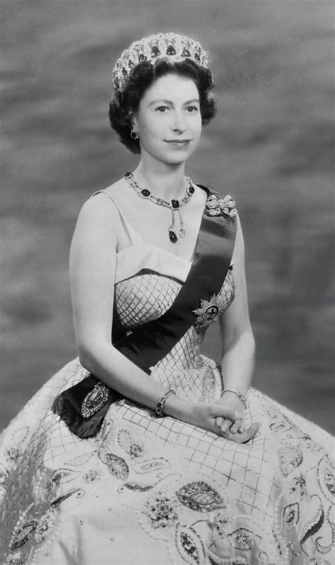 29 Photos Of Queen Elizabeth S Most Regal Moments During Her 70 Year