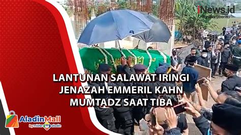 Lantunan Salawat Iringi Jenazah Emmeril Kahn Mumtadz Saat Tiba Di