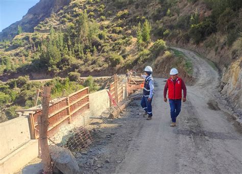 Supervisan Trabajos De La Construcci N Del Asfaltado De Carretera