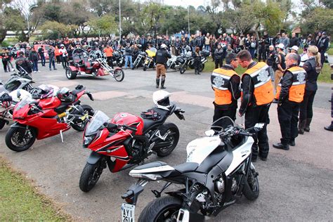 Centenas Participam De Passeio Motocicl Stico Da Pol Cia Militar Em