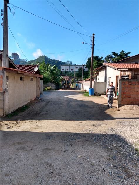 Inicia a pavimentação da rua João Veneri no bairro Trinta Réis