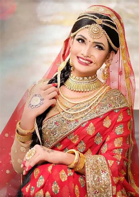 Indian Bride Poses Indian Bride Makeup Indian Wedding Bride Desi