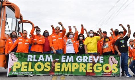 Petroleiros Da Bahia Suspendem Greve Contra Venda De Refinaria