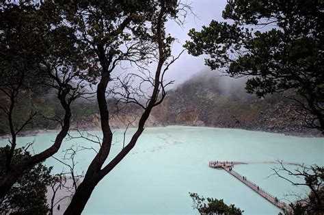 Kawah Putih Ciwidey Sejarah Fasilitas Wisata Harga Tiket Masuk