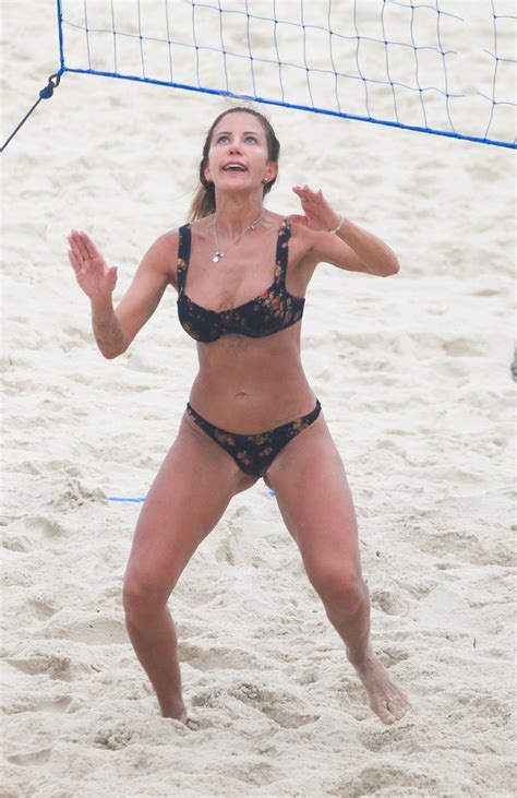 B Rbara Coelho Do Esporte Espetacular Joga Futev Lei Em Praia Do Rio