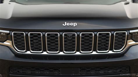 Grand Cherokee Grille Image, Grand Cherokee Photos in India - CarWale