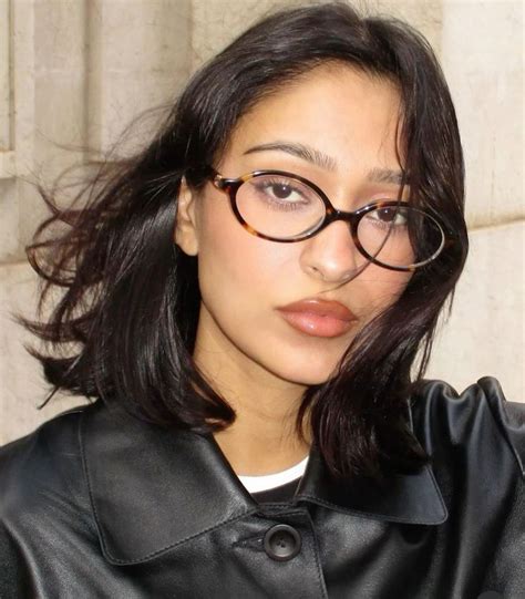 Pin By Anamargarida On Looks In 2024 Glasses Inspiration Glasses For Round Faces