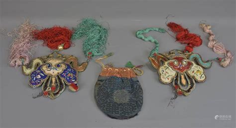 51BidLive An Embroidered Silk Purse With Two Hanging Silk De