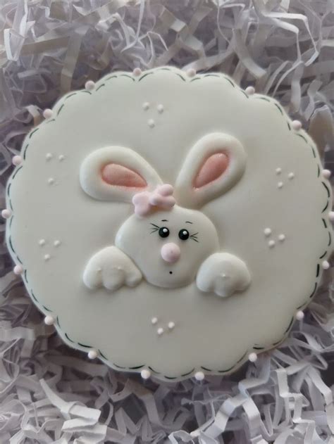 Pin On Πάσχα Easter Sugar Cookies Cookie Decorating Easter Baking