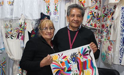 Artesanos De Tenango De Doria Llevan Sus Bordados A La Feria De San