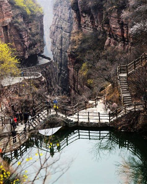 中国最危险的村庄，建在海拔1700米的悬崖边上，如今成为旅游胜地郭亮村绝壁太行