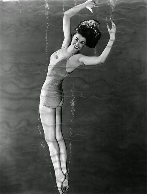 Beautiful Vintage Photos Of Esther Williams In Swimsuits From The 1940s