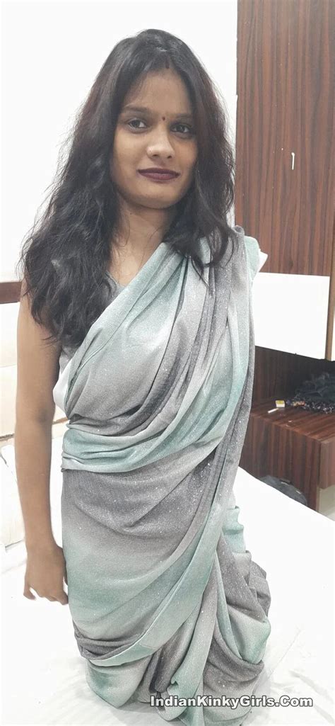 Hot Indian Wife In Saree Fully Nude Strip On Bed Indian Nude Girls