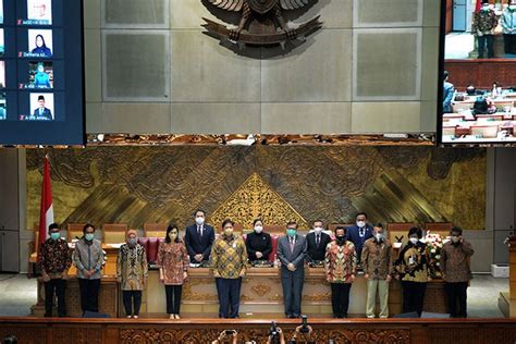 Akademisi UGM UU Cipta Kerja Respons Hadapi Tantangan Ketenagakerjaan