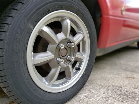 Cleaned up my daisies and gave them a face lift. : Miata