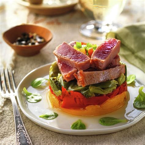 Timbal de tataki de atún y pimientos de 3 colores