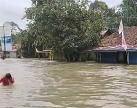 Rumah Terendam Banjir Warga Musi Rawas Mulai Mengungsi Rmolsumsel Id