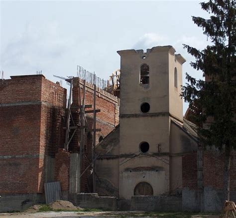 Demolarea vechii biserici greco catolice din Ungheni jud Mureș o