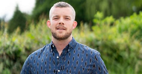Russell Tovey S Dad Wanted Him To Take Hormones To Cure Him After He Came Out As Gay Irish
