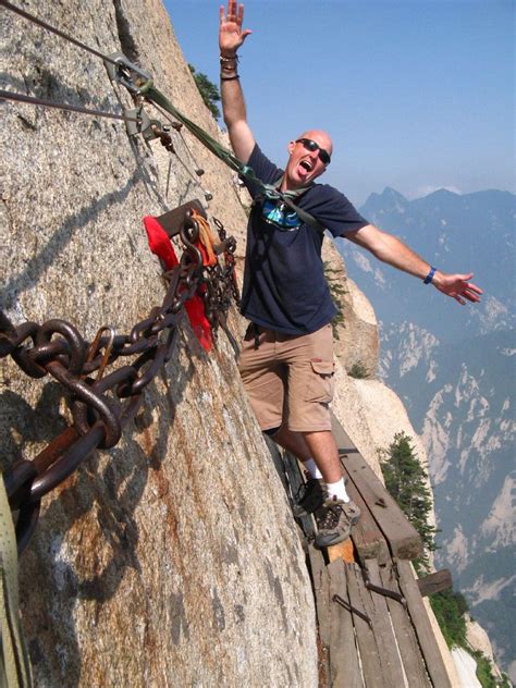 Huashan Mountain Plank Walkmonestryveiws Hikingcliffs China