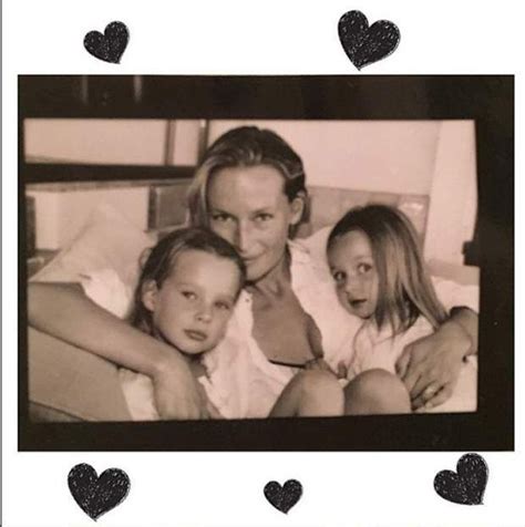 Emma Smet pause tendresse avec sa maman et sa sœur Ilona Smet Emma