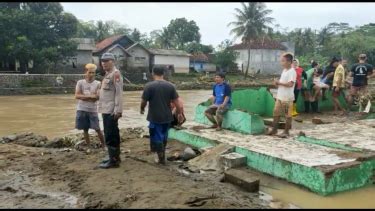 Darurat Kk Di Pameungpeuk Garut Terdampak Banjir Bandang