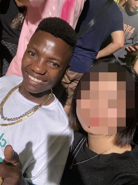 Chàng trai đeo vàng nặng trĩu hot không kém Quang Linh Vlogs