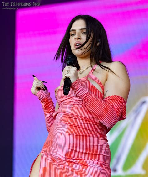 Mae Muller Nude On Stage Photos The Fappening