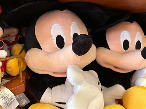 This Giant Mickey Plush Is A Disney Fan S Dream MickeyBlog