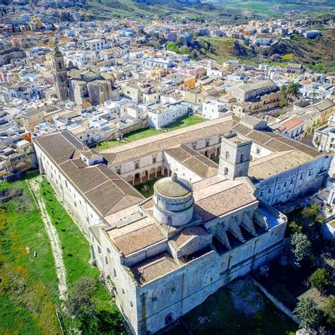 L Abbazia Di San Michele Arcangelo Veglia Sul Borgo Di Montescaglioso