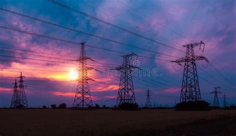 Linhas El Tricas De Alta Tens O No Por Do Sol Imagem De Stock Imagem