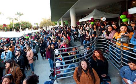 This Saturday Annual Holidayfest At South Lake Avenue In Pasadena