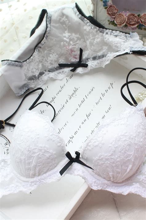 2013 3 Breasted Bra Set Underwear Set Sexy White Flowerbra And Brief