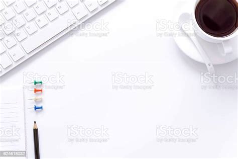 컴퓨터와 사무실 책상 테이블 책상에 대한 스톡 사진 및 기타 이미지 책상 웃옷 경관 Istock