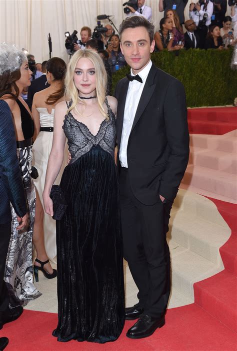 Dakota Fannings Dating History A Look Inside The Actress Private Life