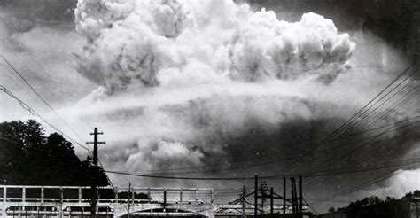 atomic-bomb-detonates-in-nagasaki - Hiroshima and Nagasaki Pictures ...