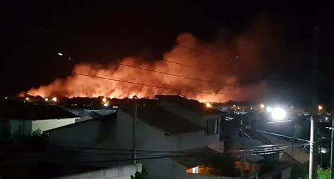 Incêndio na Estrada do Guriri em Cabo Frio durou três horas Clique