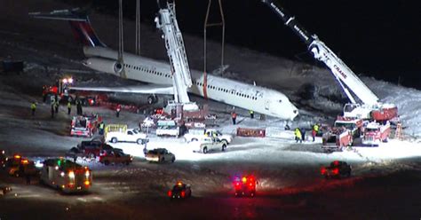 Investigators Looking For Cause Of Delta Accident At Laguardia Airport Cbs New York