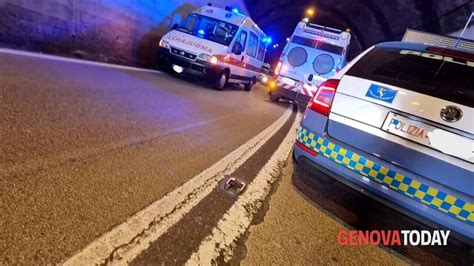 Incidente Autostrada A Tra Genova Ovest E Bolzaneto Coda E Feriti