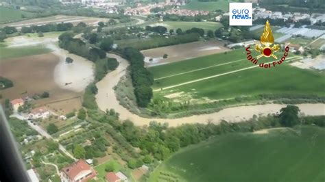 Italia Il Maltempo Non Si Attenua A Bologna Esonda Un Torrente L