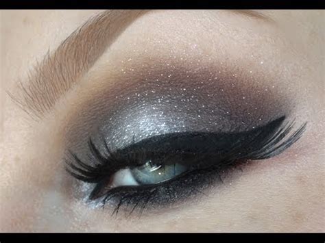 Metallic Silver Glitter Eyeshadow Tutorial | AmazingMakeups.com