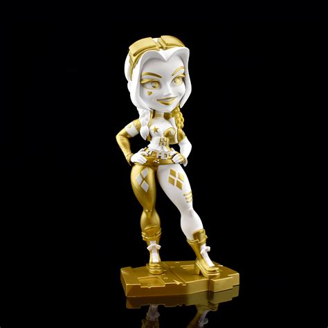 Golden Goddess Harley Quinn The Suicide Squad Movie Collectible Sdcc — Cryptozoic Entertainment