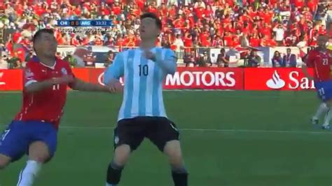 Gary Medel Patada A Lionel Messi X Ray Mortal Kombat Youtube