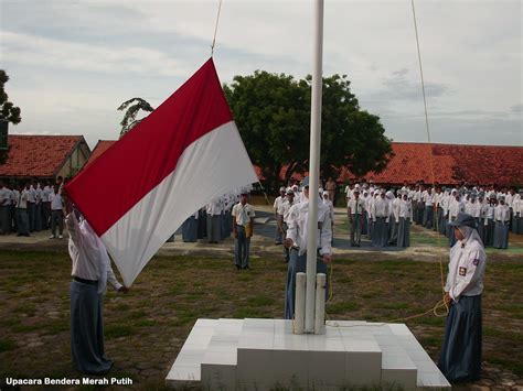 Upacara Bendera Merah Putih Siswa Siswi Sma Negeri 1 Bluto Sma