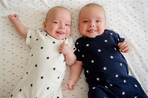 ᐅ 100 meilleurs noms de bébé jumeaux avec des significations