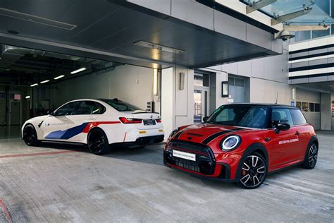 Программы курсов вождения в школе BMW M Driving Experience на ...