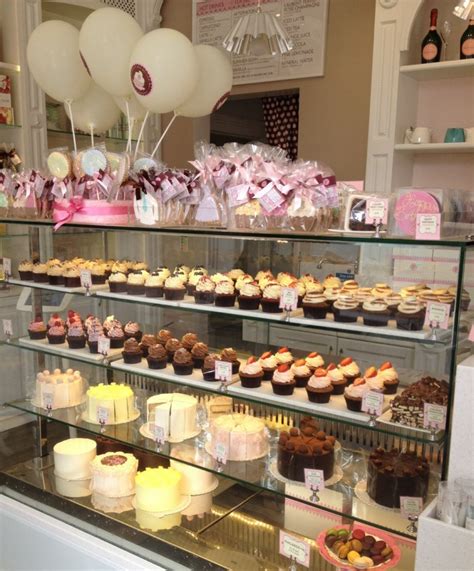Красивые витрины с десертами (31 фото)