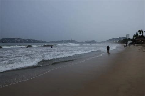 Huracán John Pierde fuerza y se degrada a tormenta tropical se