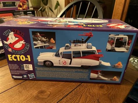 HASBRO KENNER CLASSICS The Real Ghostbusters Ecto 1 Retro Vehicle Set